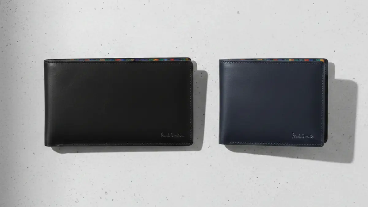 ポールスミスの長財布と二つ折り財布を並べた年齢層別に選びやすいデザイン